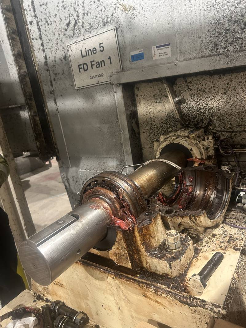 Fan shaft with bearing housing opened up for replacement
